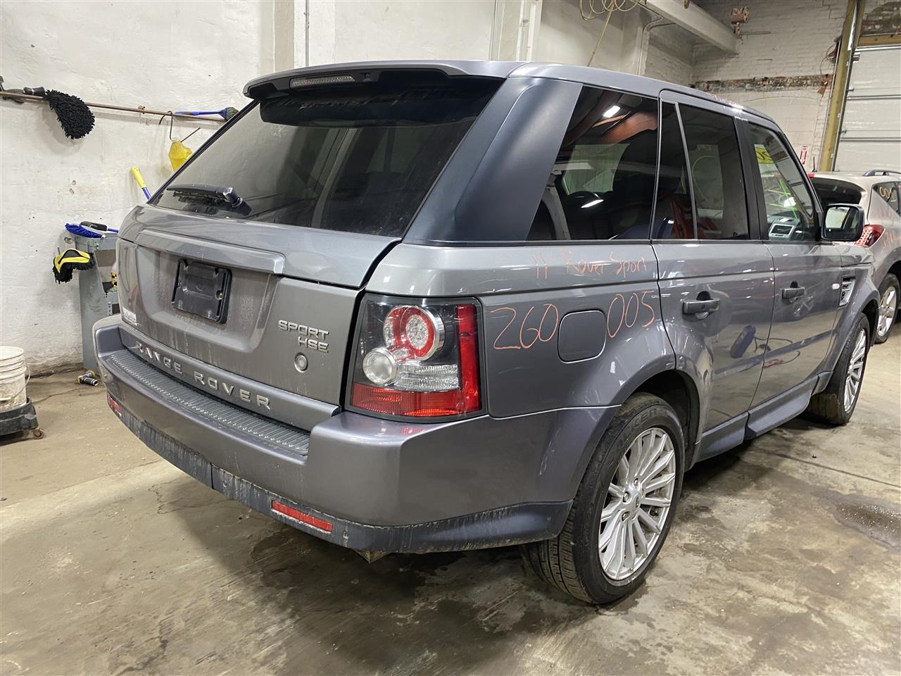 2011 Range Rover Sport parts car