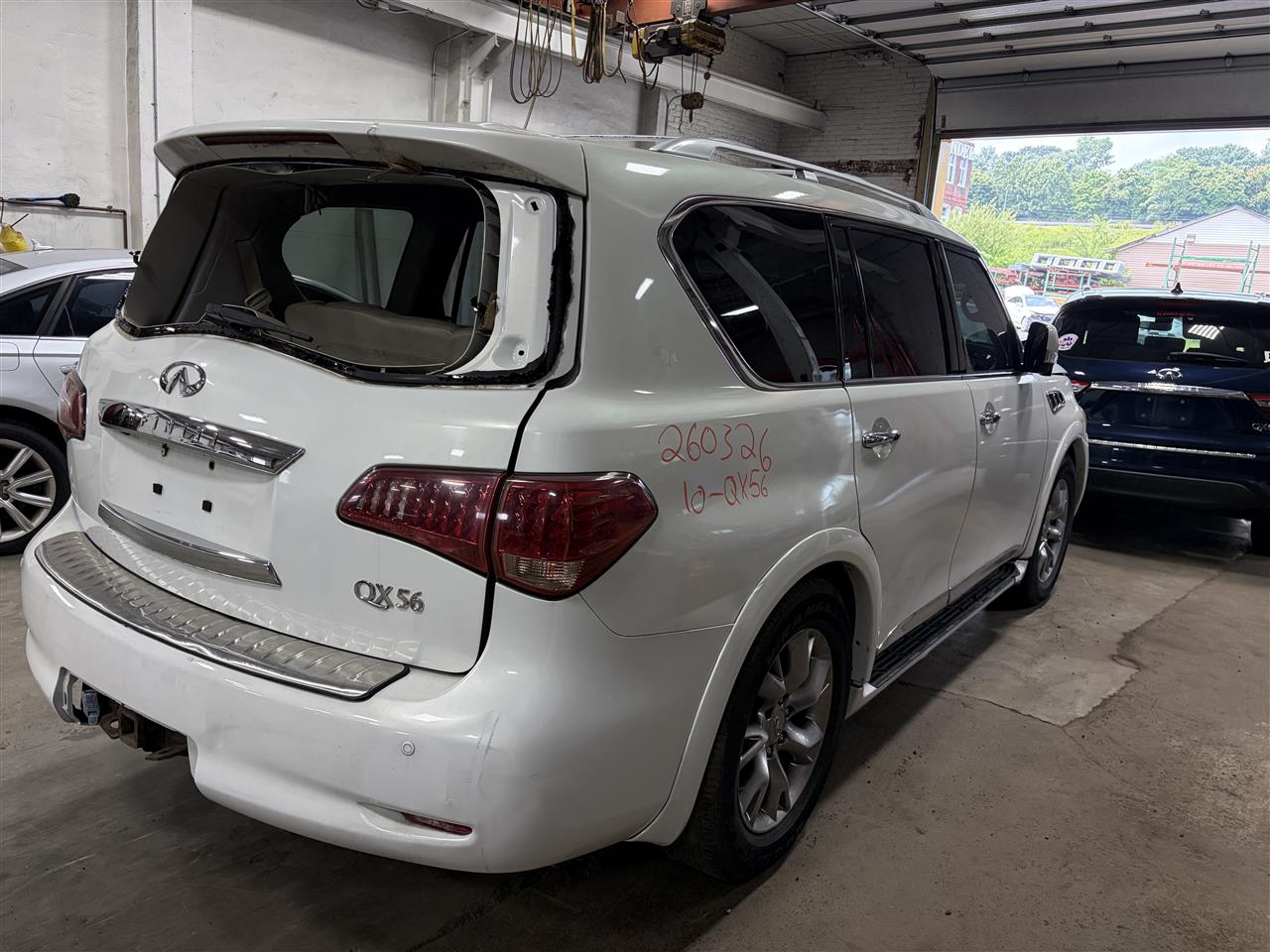 2011 QX56 parts car